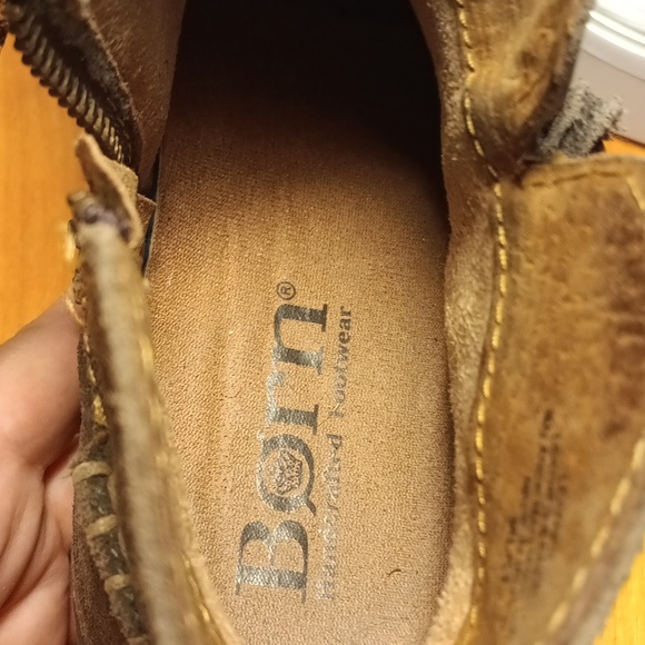 Born Women's Ankle Bootie Size 6 - Picture 9 of 10